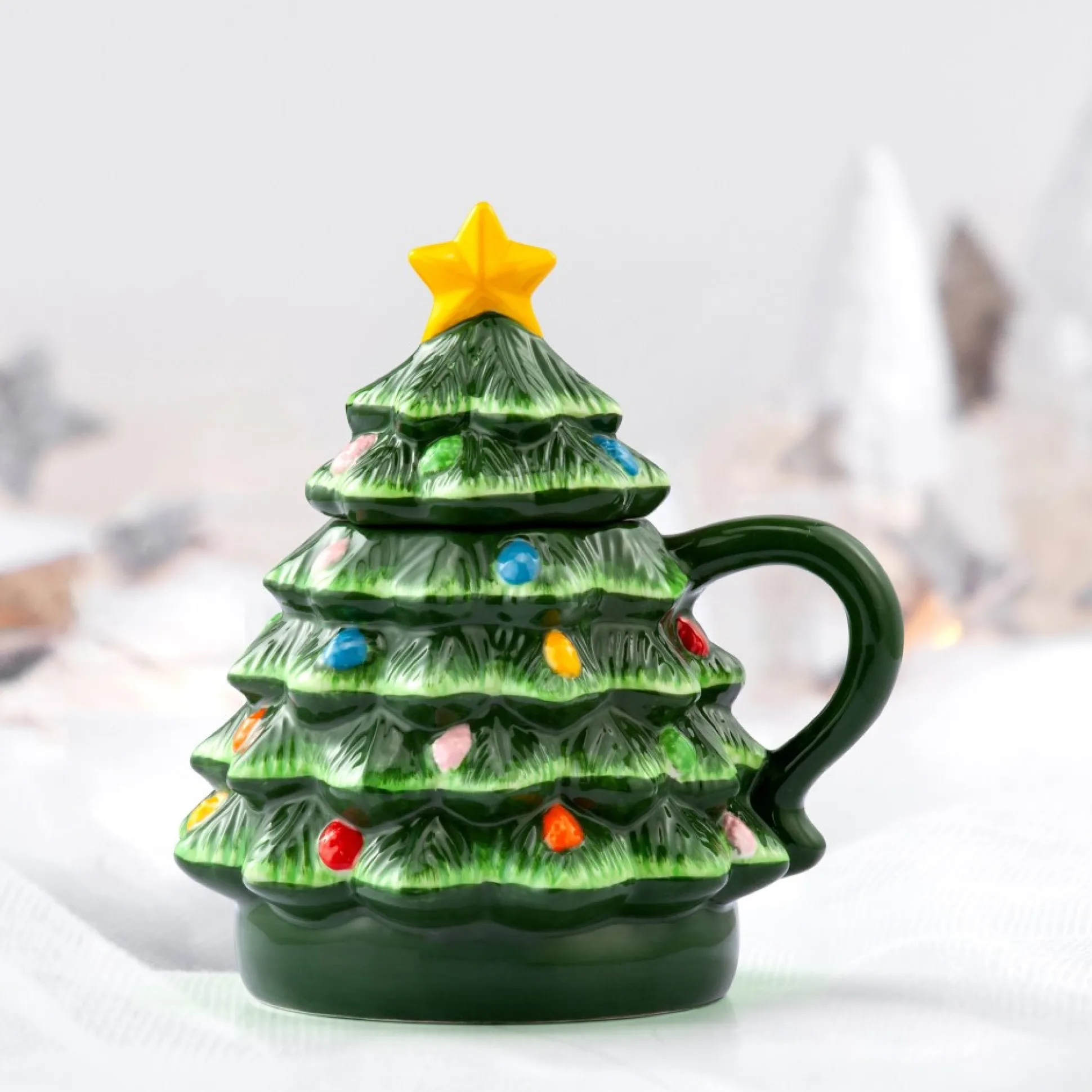 nostalgic_ceramic_tree_lidded_mug_1-1.webp Hot Mr. Christmas 6" Nostalgic Ceramic Tree Lidded Mug