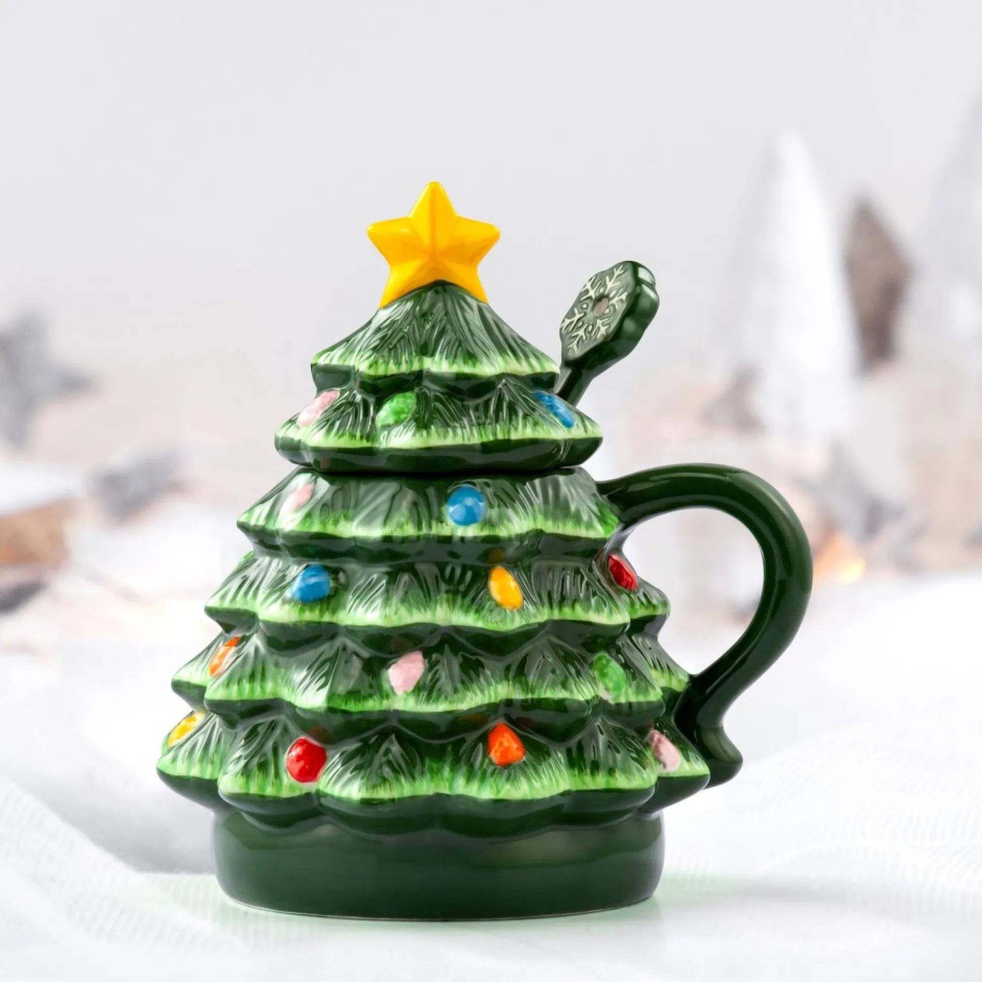nostalgic_ceramic_tree_lidded_mug_with_spoon__green_1-1.webp Hot Mr. Christmas Nostalgic Ceramic Tree Lidded Mug With Spoon - Green